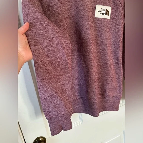 The North Face Women’s Heritage Patch Crew - Picture 2 of 10